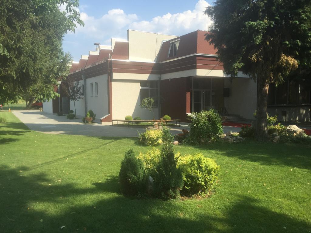 Prenociste Gazela Bed & Breakfast Pirot Exterior photo