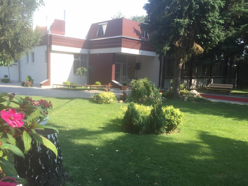 Prenociste Gazela Bed & Breakfast Pirot Exterior photo