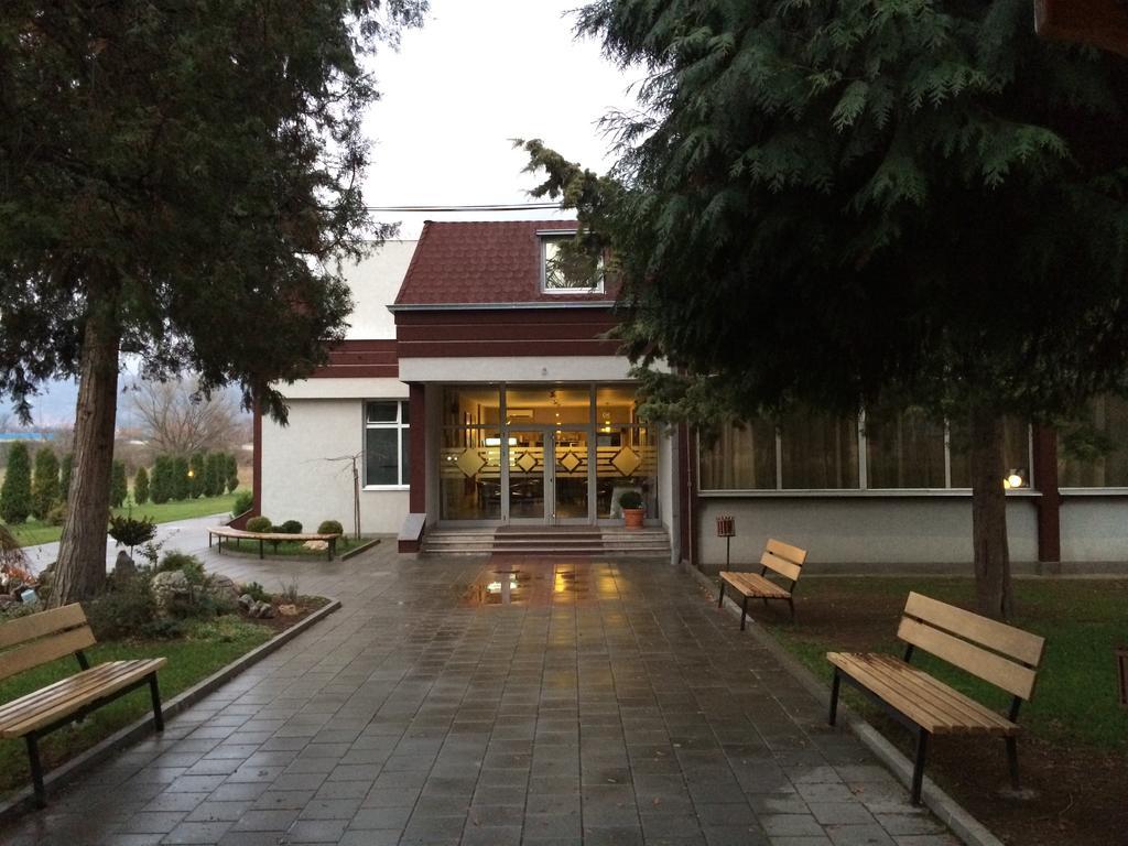 Prenociste Gazela Bed & Breakfast Pirot Exterior photo